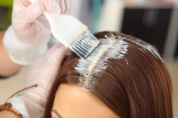 کامل ترین راهنمای رنگ کردن مو در خانه